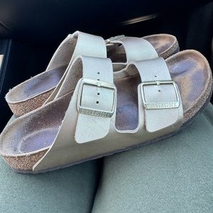 Birkenstocks gold eu40, us9-9.5
